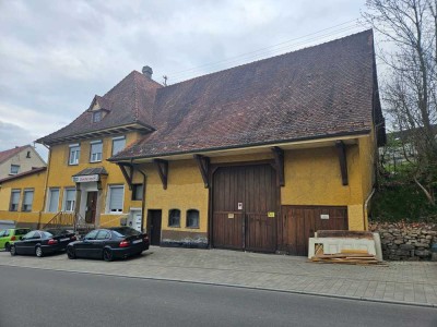 „Altbau trifft Möglichkeiten – Dreifamilienhaus mit Charme, Scheune & Raum für Neues“