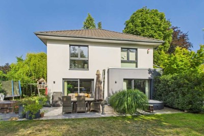 Charmantes Einfamilienhaus mit großzügigem Wohnzimmer und Garten.