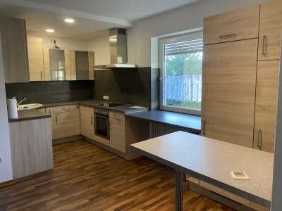 Ansprechende 5-Zimmer-Wohnung mit großem Balkon und Einbauküche in Amberg