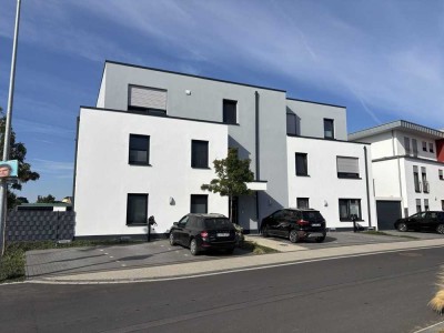 Neuwertige 4 Zimmer (EG) mit Garten, Garage und Stellplatz
