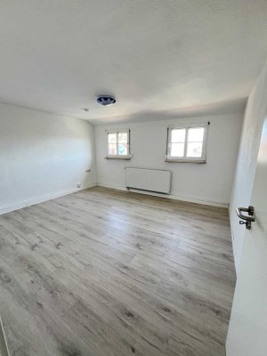 Schöne 5 Zi. Wohnung mit neuer EBK