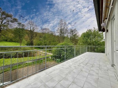 Elegante OG-Wohnung mit wundervollem Blick ins Grüne mit excellenter Verkehrsanbindung in Bretten!