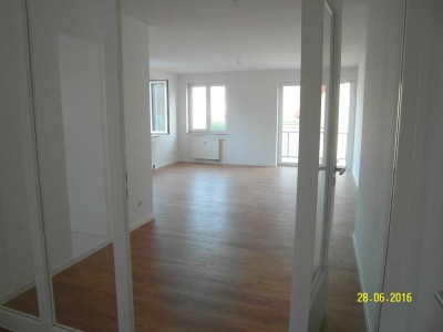 Gemütliche Wohnung mit Balkon, Aufzug und EBK
