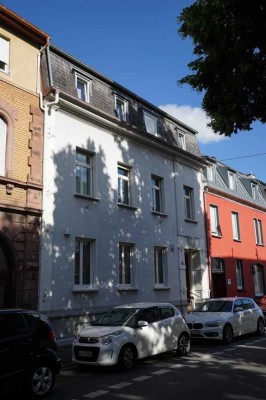 Offene 2-Zimmer-Wohnung (116 m²) in Stadthaus in Lörrach zentrumsnah
mit idyllischem Innenhof