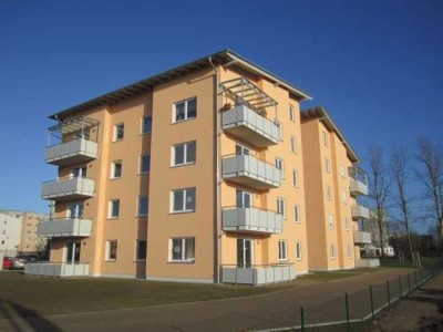 Aufzug und Balkon: 3-Zimmer-Wohnung mit Stellplatz in Greifswald