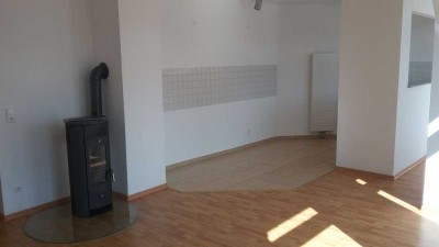 Dachgeschosswohnen zum Träumen und Wohlfühlen mit Kamin, offener Küche, Wanne, Dusche, Stellplatz!