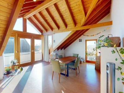 Einzigartiges Wohnambiente mit Holzbalken und Blick ins Grüne