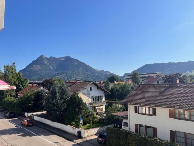 "Traumhafte 4-Zimmer-Wohnung mit Ost- & Westbalkon – Genießen Sie den Panorama-Blick den ganzen Tag"