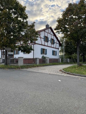 Charmante Doppelhaushälfte mit kleinem Garten in Kirchehrenbach