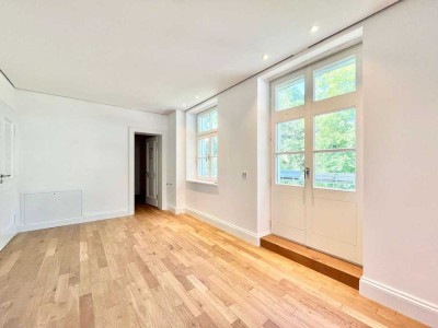 Hochwertig gestaltete Wohnung mit Küche und Balkon.