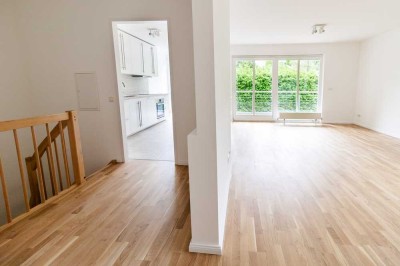 Lichtdurchflutete renovierte 4-Zi Maisonette-Wohnung mit Wintergarten, Balkon, 2 Bädern & neuer EBK