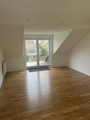 Helle 2-Zimmer Dachgeschosswohnung mit Balkon in Merzenich