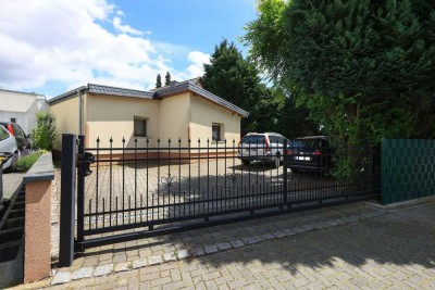 Ca. 5,9% Rendite! EFH mit Anliegerwohnung - 5 Jahre Mietvertrag in zukunftssicherer Lage