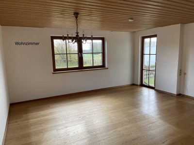 Schöne 3-Zimmer-Wohnung mit Wohnküche, Hauswirtschaftsraum und Terrasse in Weng