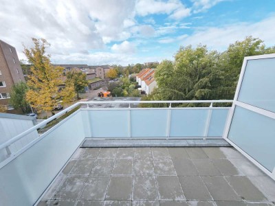 Neubau/Erstbezug nach DG-Ausbau: Tolle 2-Zimmer-Wohnung mit West-Balkon