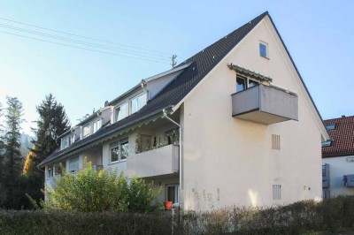 Gut geschnittene, sanierte 2,5-Zi.-Whg. mit Balkon und Gartennutzung sowie Stellplatzoption