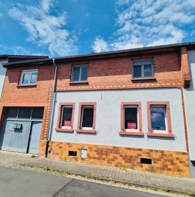 Komplett bezugsfreies Einfamilienhaus nebst Appartementhaus