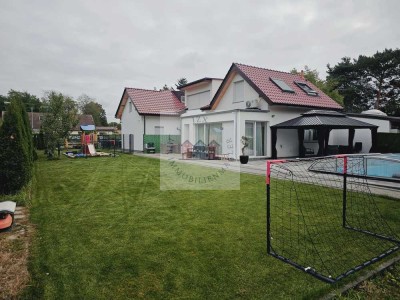 Moderne 3-Zimmer-Luxuswohnung mit Garten und Pool