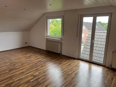 Dachgeschosswohnung mit 3 Zimmern und 69 m² in Schloss Holte-Stukenbrock