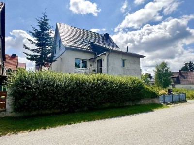 viel Platz mit Kamin, Wintergarten und Terrasse - gepflegtes Einfamilienhaus in Schielo