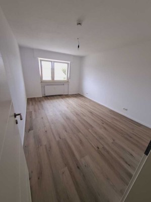 Erstbezug nach Sanierung:  3-Zimmer-Wohnung mit Einbauküche und Balkon in Weiterstadt