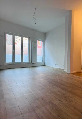 modernisierter Altbau 2-Zimmer-Wohnung mit offener Wohnküche gehobener Ausstattung und Einbauküche