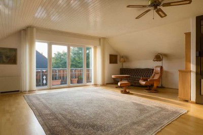 Großräumige Dachgeschosswohnung mit Balkon und PKW-Stellplatz!
