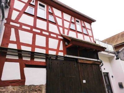 Neuwertiges Altstadthaus mit zwei Zimmern und EBK in Büdingen
