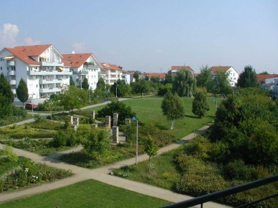 Altersgerechtes Wohnen: 2-Zimmerwohnung mit Loggia, Einbauküche und PKW-Stellplatz