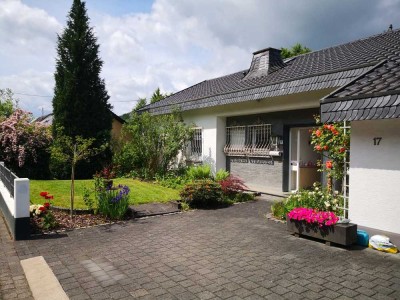 Wunderschöne, ruhig gelegene Wohnung mit 1800 m2 Garten im Herzen von Eitorf.