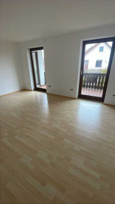 Wunderschöne 4-Zimmer-Wohnung mit neuer Einbauküche und drei sonnigen Balkonen in Meitingen