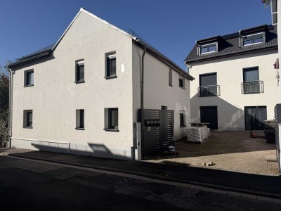 Erstbezug!!! Schönes modernes Stadthaus zu verkaufen