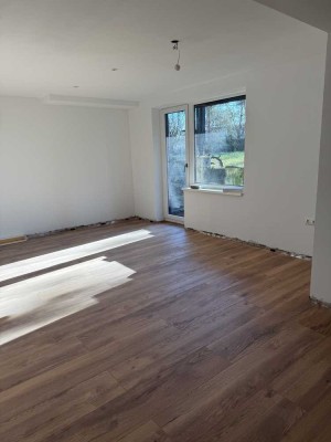 Helle 3-Zimmer Souterrain Wohnung mit Gartenanteil und Freisitz in Oberhaid