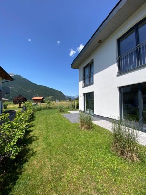 Moderne Doppelhaushälfte mit Bergblick und schönem Garten