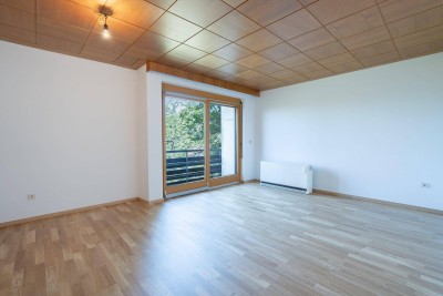 ++ Schöne 3 Zimmer Wohnung mit Loggia, Parkplatz und Kellerabteil ++