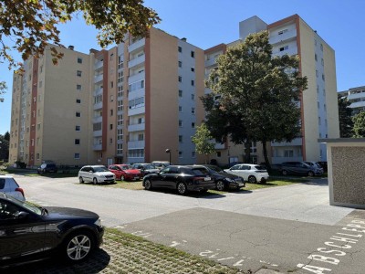 Lichtdurchflutete Wohnung über den Dächern von Graz mit Balkon, Parkplatz und Lift