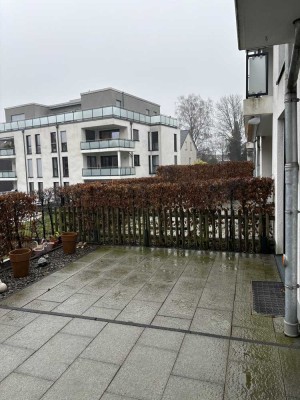 Neuwertige Wohnung mit drei Zimmern sowie Terrasse und EBK in Solingen