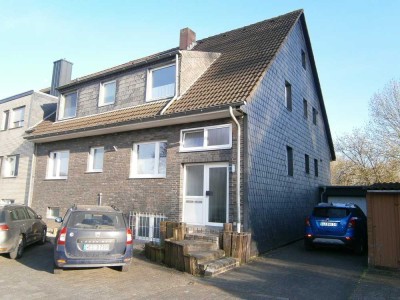 Hier lässt es sich Wohnen !  Sehr gepflegte 3 Zimmer Wohnung mit Balkon im 1. Obergeschoss