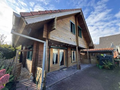 Gepflegtes, finnisches Holzhaus mit großem Carport in Niederkrüchten-Laar