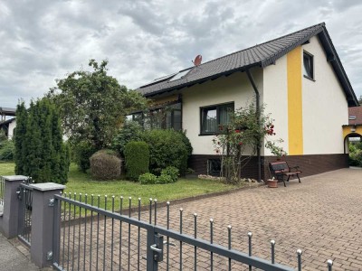 Großzügiges Wohnhaus mit Wintergarten und separat ausgebauten Dachgeschoss