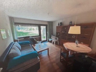 Mit Schwimmbad und Sauna: Gepflegte 2-Zi-Wohnung mit Terrasse