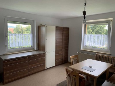 ZU MIETEN: GERÄUMIGE 5 BIS 6-ZIMMER-WOHNUNG MIT BALKON UND GARTEN