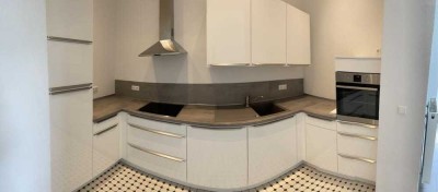 Erstbezug nach Renovierung: schöne 2-Zimmer-Wohnung mit Einbauküche in Pirmasens