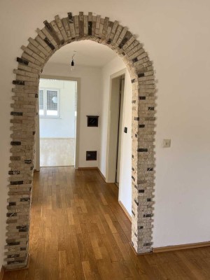 Traumhafte 3½-Zimmer-Wohnung mit großem Garten, Balkon und Garage – sofort bezugsfrei!