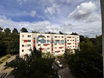 3- Zimmer- Wohnung mit Balkon, Stellplatz bei Bedarf, EBK möglich, wird komplett renoviert