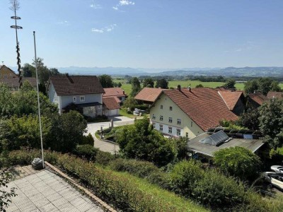 Panorama trifft Wohnkomfort – Großzügiges Zweifamilienhaus mit tollem Bergblick