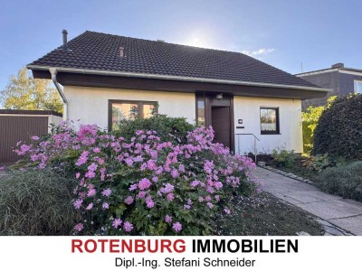 Wohnhaus mit Terrasse und schön angelegtem Garten, Garage und 4 Stellpl. in toller Lage in Vellmar