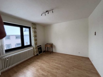 Budgetfreundliches 6-Zimmer-Reihenendhaus in Hellenthal