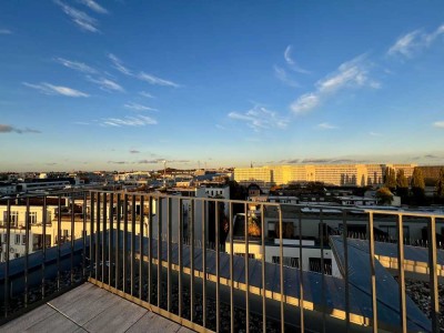 Mit 360 Grad Weitblick in Mitte! Helle DG-Wohnung mit 2 Balkonen & Dachterrasse - zentral & ruhig