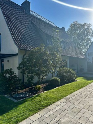 Exklusives Architektenhaus in bester Lage mit Naturpool und Sauna